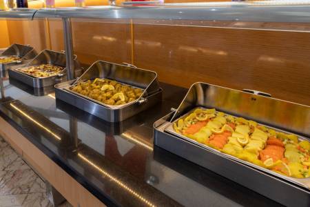 THE HOLIDAY RESORT HOTEL Restaurants